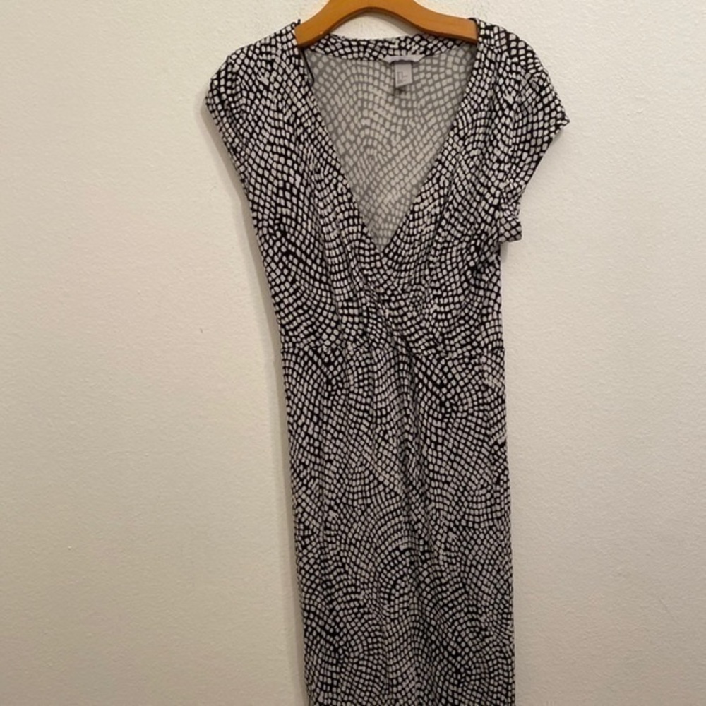 H & M BLACK & WHITE SHORT SLEEVE DRESS SIZE MEDIUM